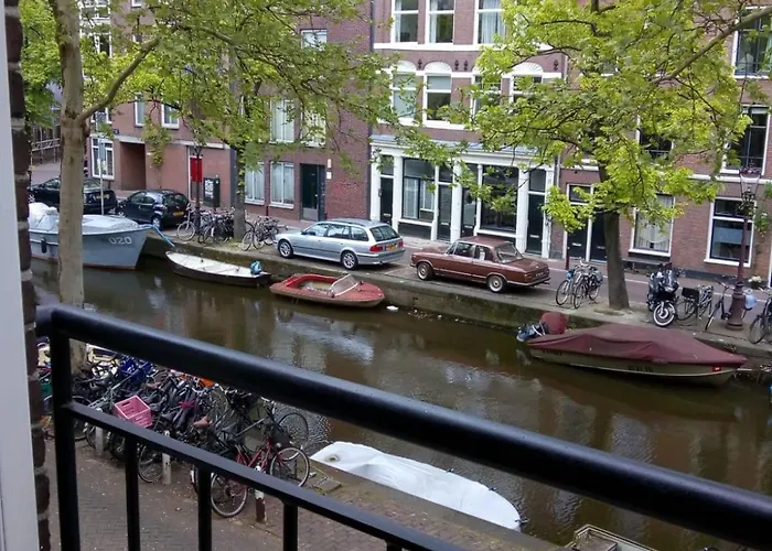 Jordaan Canal View Apartment