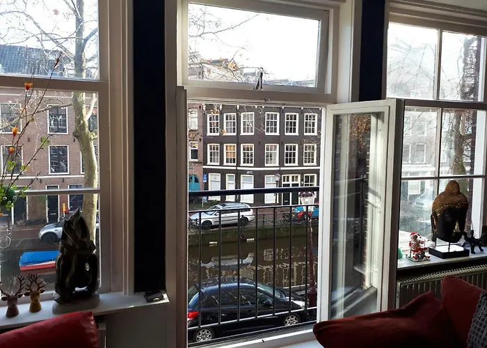 Jordaan Canal View Apartment